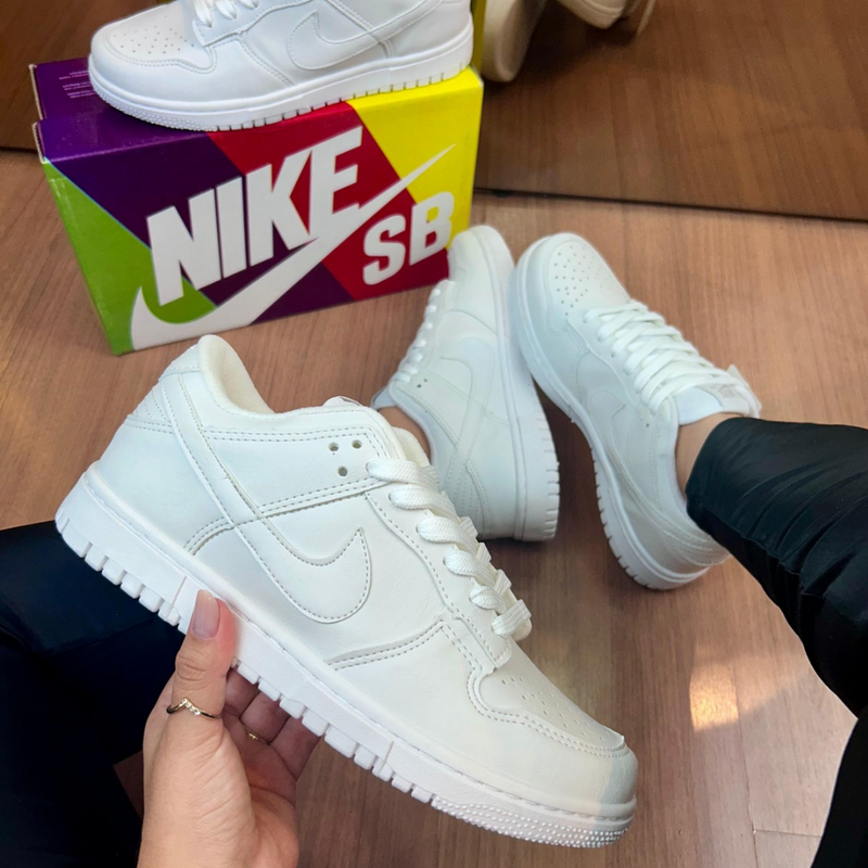 Tênis Nike Dunk – Ícone de Estilo e Versatilidade