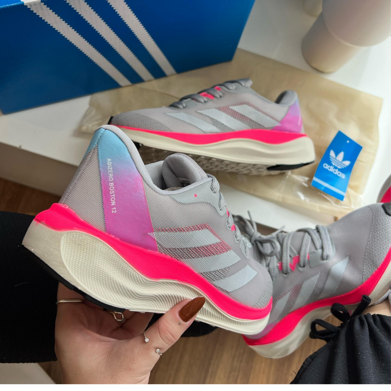 Tênis Adidas Adizero Boston 12 – Ultra Leve | Lançamento Cinza-Rosa