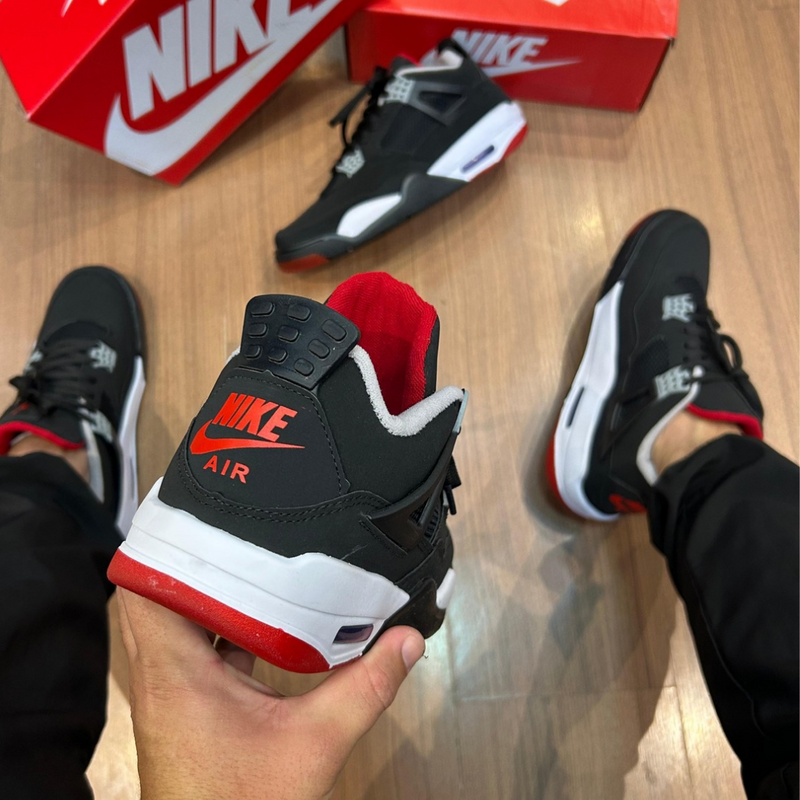 Bota Jordan 4 Preto – Estilo Exclusividade e Conforto (Cópia)