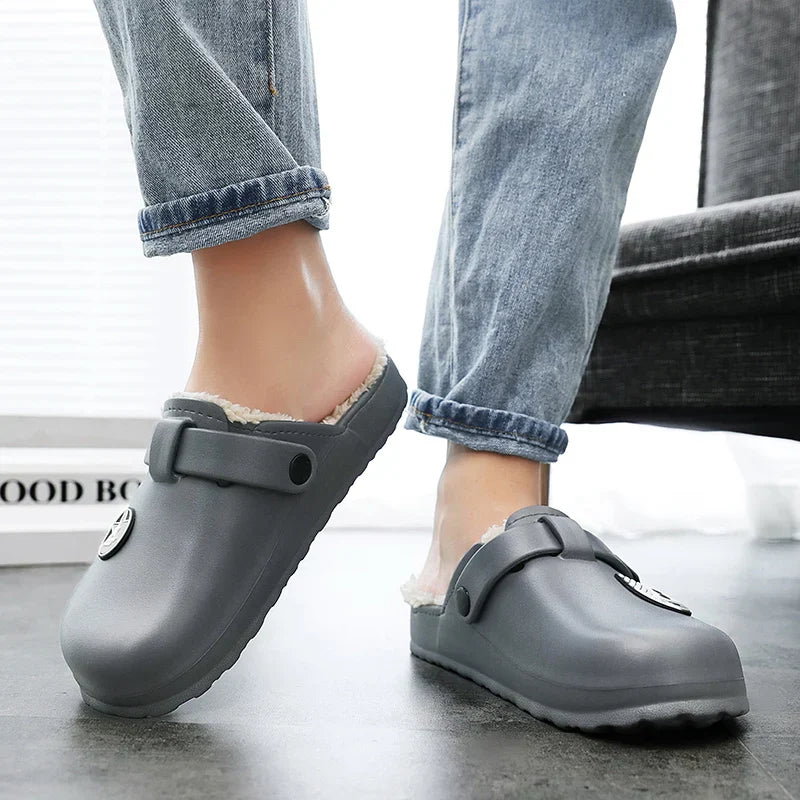 Chinelo de Inverno Forrado com Detalhes Flow