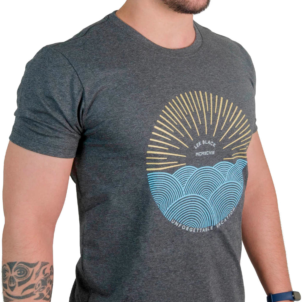 Camiseta Masculina Estampada Mar e Sol Gola Redonda em Malha de Algodão Premium